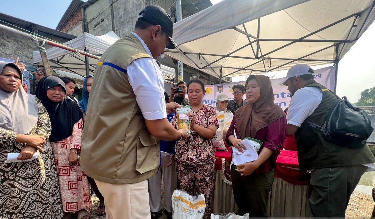 Fantastis! Bulog Gerak Cepat Salurkan Beras dan Minyak Goreng untuk 32,3 Juta KPM